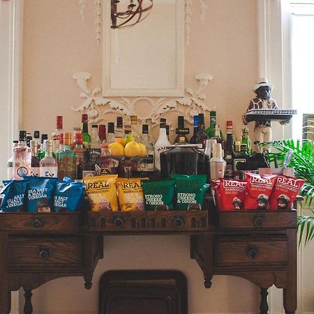Darwin'S Townhouse Panzió Shrewsbury Kültér fotó A wet bar