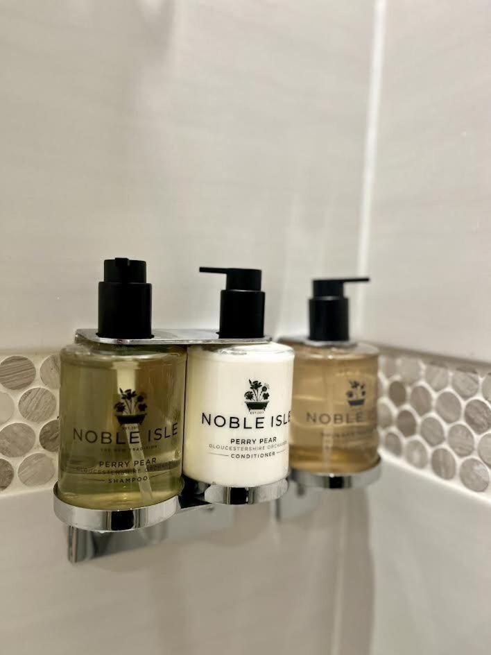 Darwin'S Townhouse Panzió Shrewsbury Szoba fotó Noble Isle products